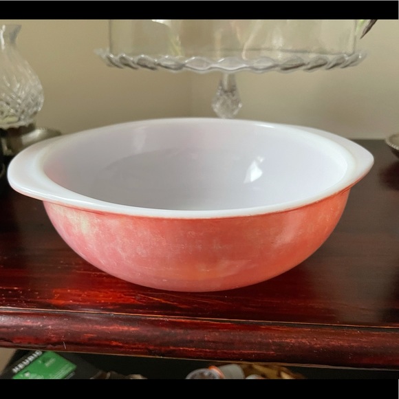 Vintage Pyrex Handled Mixing Bowl 2.QT - Picture 2 of 9